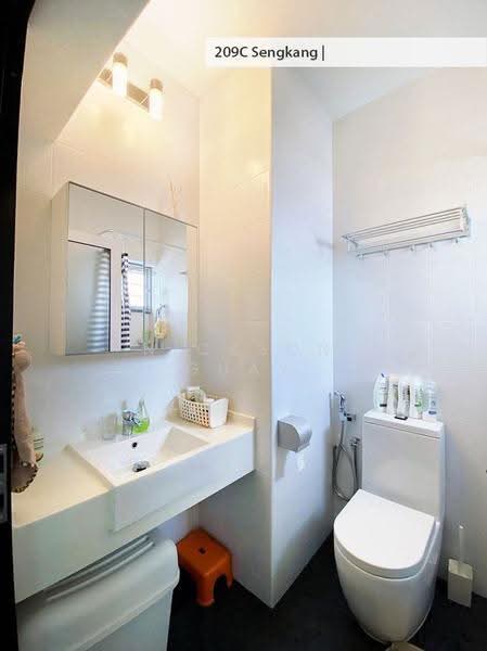 Master Bedroom for rent in 209C Compassvale Lane, 097, , Room Rental, 155 sqft, HDB Flat For Rent, by Nickson Guay, 500250999 - Bathroom - PropertyGuru.com.sg