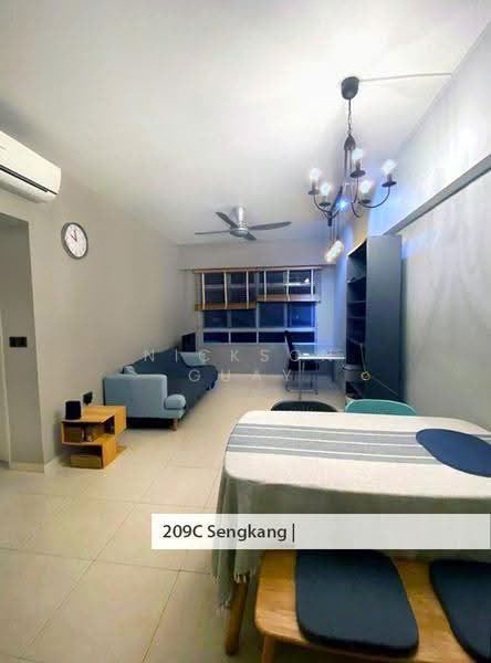 Master Bedroom for rent in 209C Compassvale Lane, 097, , Room Rental, 155 sqft, HDB Flat For Rent, by Nickson Guay, 500250999 - Living Room - PropertyGuru.com.sg