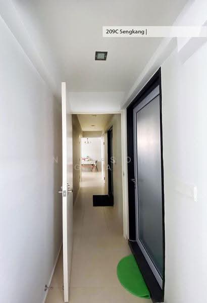 Master Bedroom for rent in 209C Compassvale Lane, 097, , Room Rental, 155 sqft, HDB Flat For Rent, by Nickson Guay, 500250999 - Corridor - PropertyGuru.com.sg
