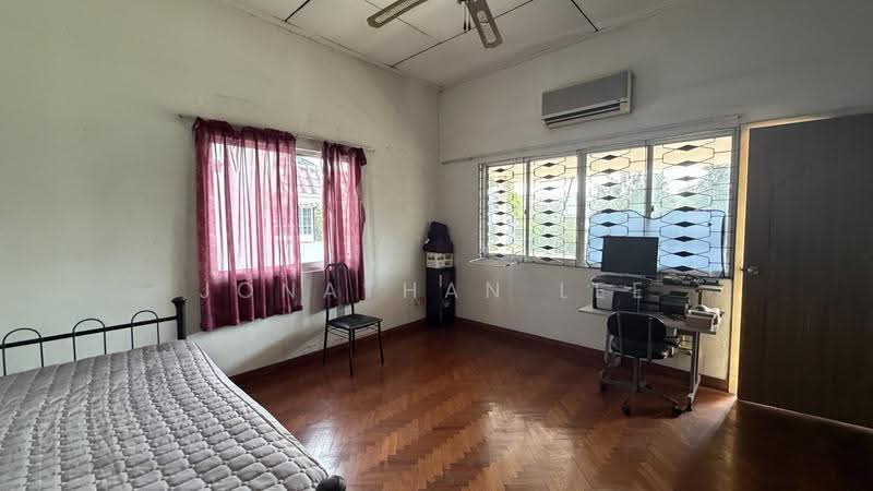 Jalan Rendang, East Coast / Marine Parade, 4 Bedrooms, 3,900 sqft, Semi-Detached House For Sale, by Jonathan Lee, 500251029 - Bedroom - PropertyGuru.com.sg