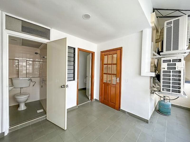 Family‑Friendly 4‑Bed Duplex Close to Botanic Gardens, Tanglin / Holland / Bukit Timah, 4 Bedrooms, 2,680 sqft, Condominium For Sale, by Homer Lau, 500251031 - Bathroom - PropertyGuru.com.sg