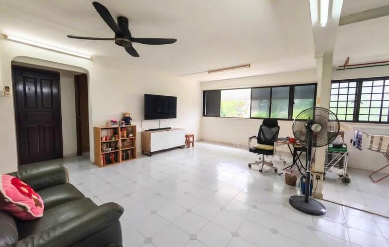 319 Bukit Batok Street 33, 319 Bukit Batok Street 33, Dairy Farm / Bukit Panjang / Choa Chu Kang, 3 Bedrooms, 1,313 sqft, HDB Flat For Sale, by Ailsa Ang, 500251060 - Living Room - PropertyGuru.com.sg