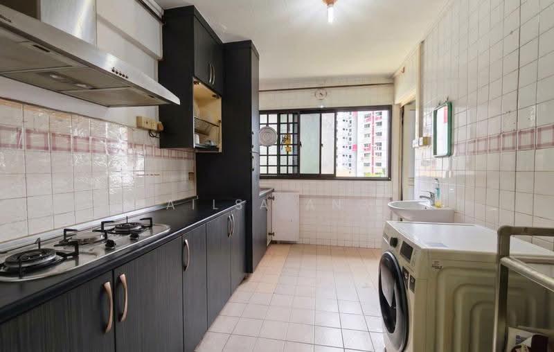 319 Bukit Batok Street 33, 319 Bukit Batok Street 33, Dairy Farm / Bukit Panjang / Choa Chu Kang, 3 Bedrooms, 1,313 sqft, HDB Flat For Sale, by Ailsa Ang, 500251060 - Kitchen - PropertyGuru.com.sg
