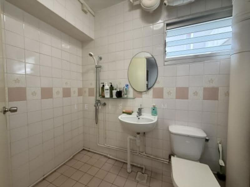 657 Jalan Tenaga, 657 Jalan Tenaga, Eunos / Geylang / Paya Lebar, 3 Bedrooms, 1,141 sqft, HDB Flat For Sale, by Lewis Tam, 500251083 - Bathroom - PropertyGuru.com.sg