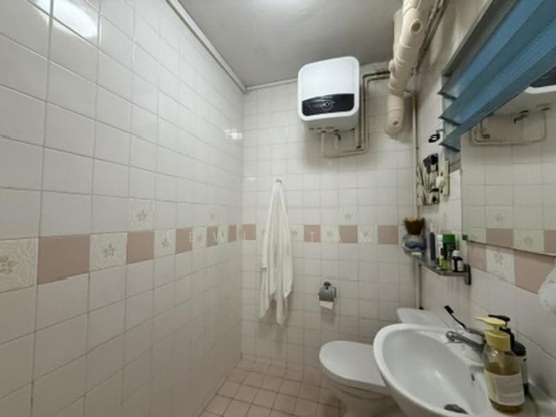 657 Jalan Tenaga, 657 Jalan Tenaga, Eunos / Geylang / Paya Lebar, 3 Bedrooms, 1,141 sqft, HDB Flat For Sale, by Lewis Tam, 500251083 - Bathroom - PropertyGuru.com.sg