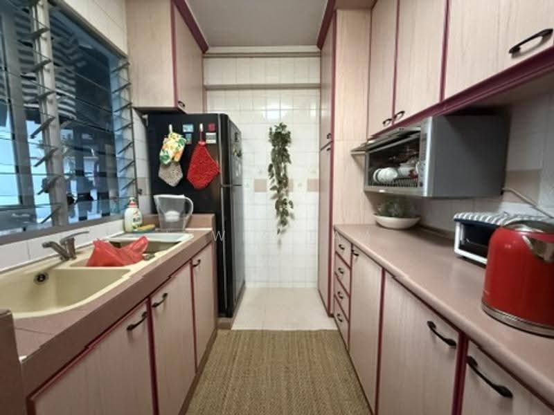 657 Jalan Tenaga, 657 Jalan Tenaga, Eunos / Geylang / Paya Lebar, 3 Bedrooms, 1,141 sqft, HDB Flat For Sale, by Lewis Tam, 500251083 - Kitchen - PropertyGuru.com.sg