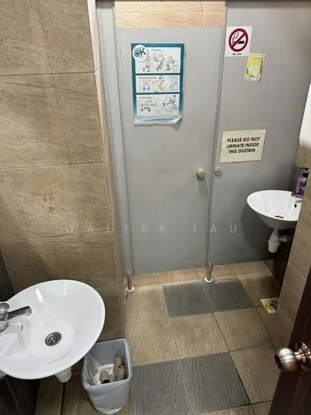 North Bridge Centre, 420 North Bridge Road, Beach Road / Bugis / Rochor, 753 sqft, Office For Rent, by Walter Lau, 500251098 - Typical Male Toilet - CommercialGuru.com.sg