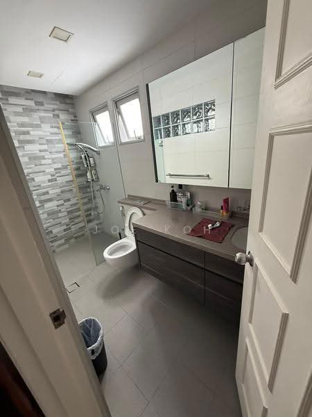 Sea Breeze Terrace, Sea Breeze Avenue, Bedok / Upper East Coast, 4 Bedrooms, 3,200 sqft, Terraced House For Rent, by Joe Koh, 500251105 - Bathroom - PropertyGuru.com.sg