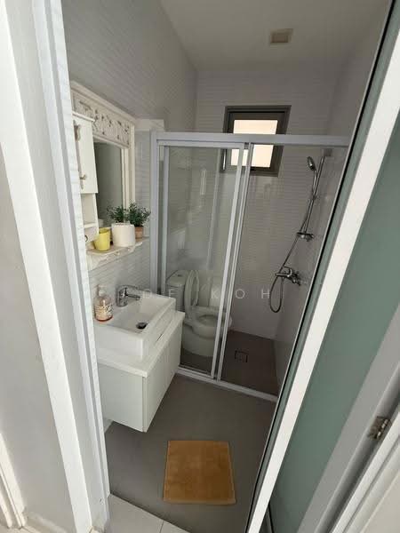 Sea Breeze Terrace, Sea Breeze Avenue, Bedok / Upper East Coast, 4 Bedrooms, 3,200 sqft, Terraced House For Rent, by Joe Koh, 500251105 - Bathroom - PropertyGuru.com.sg