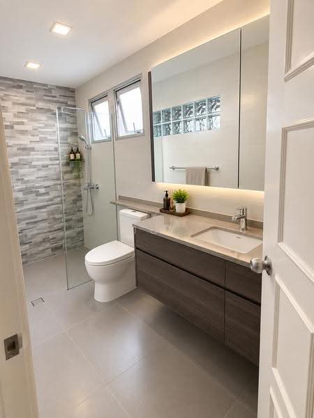 Sea Breeze Terrace, Sea Breeze Avenue, Bedok / Upper East Coast, 4 Bedrooms, 3,200 sqft, Terraced House For Rent, by Joe Koh, 500251105 - Bathroom - PropertyGuru.com.sg