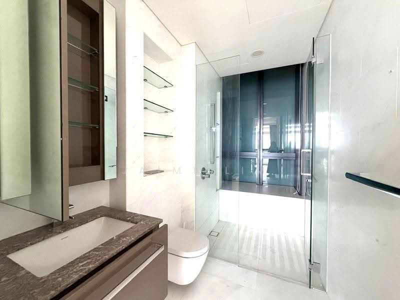 South Beach Residences, 28 South Beach Road, Beach Road / Bugis / Rochor, 2 Bedrooms, 1,087 sqft, Condominium For Sale, by Jaime Lim, 500251106 - #37-xx Common Bathroom - PropertyGuru.com.sg
