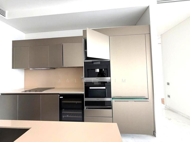 South Beach Residences, 28 South Beach Road, Beach Road / Bugis / Rochor, 2 Bedrooms, 1,087 sqft, Condominium For Sale, by Jaime Lim, 500251106 - #37-xx Kitchen - PropertyGuru.com.sg