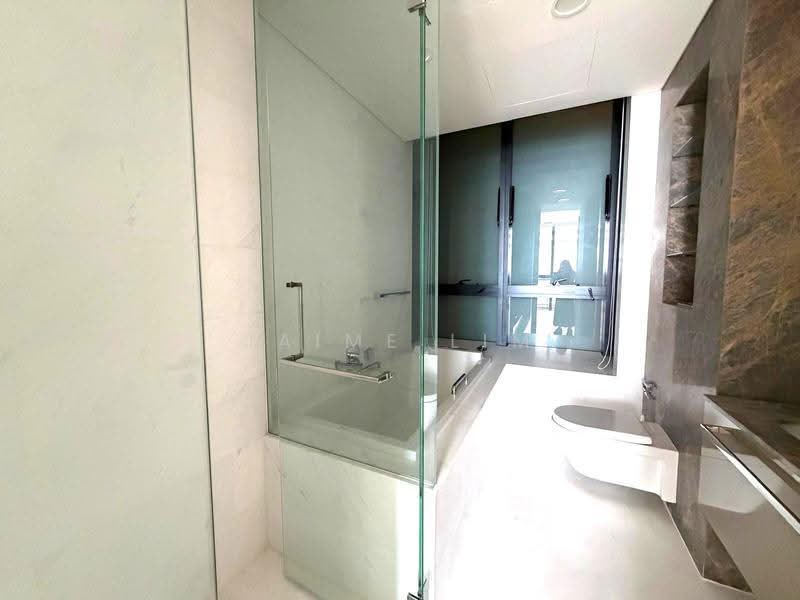 South Beach Residences, 28 South Beach Road, Beach Road / Bugis / Rochor, 2 Bedrooms, 1,087 sqft, Condominium For Sale, by Jaime Lim, 500251106 - #37-xx Master Bathroom - PropertyGuru.com.sg