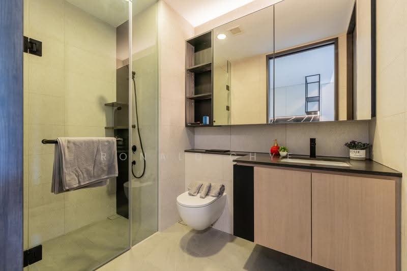 Jervois Mansion, 8 Jervois Close, Tanglin / Holland / Bukit Timah, 2 Bedrooms, 678 sqft, Condominium For Sale, by Ronald Chye, 500251113 - Bathroom - PropertyGuru.com.sg