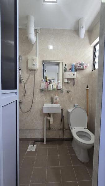 103 Gangsa Road, 103 Gangsa Road, Dairy Farm / Bukit Panjang / Choa Chu Kang, 2 Bedrooms, 689 sqft, HDB Flat For Sale, by Zue Ali, 500251117 - Bathroom - PropertyGuru.com.sg