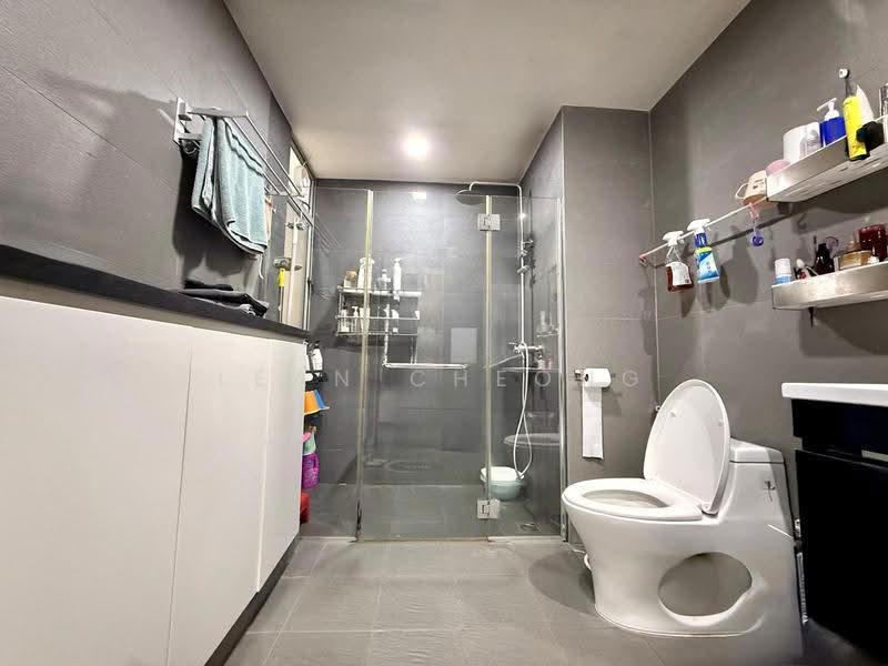 The Florida, 76 Hougang Avenue 7, Hougang / Punggol / Sengkang, 3 Bedrooms, 1,292 sqft, Condominium For Sale, by Lean Cheong, 500251123 - Bathroom - PropertyGuru.com.sg