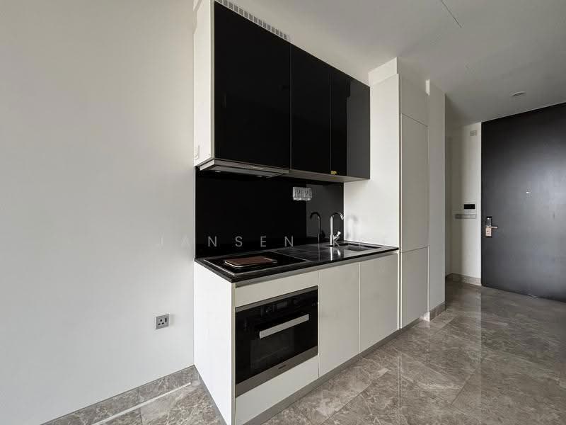 Martin Modern, 8 Martin Place, Orchard / River Valley, 2 Bedrooms, 764 sqft, Apartment For Sale, by Jansen Kee, 500251134 - Kitchen - PropertyGuru.com.sg