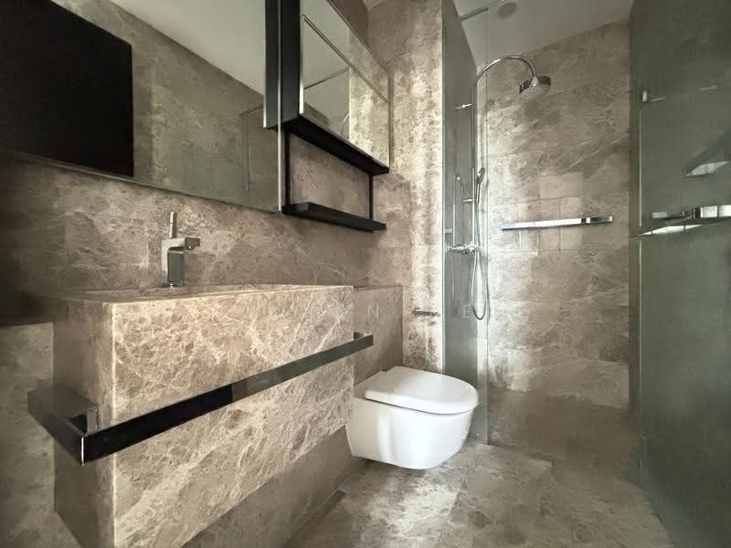 Martin Modern, 8 Martin Place, Orchard / River Valley, 2 Bedrooms, 764 sqft, Apartment For Sale, by Jansen Kee, 500251134 - Bathroom - PropertyGuru.com.sg