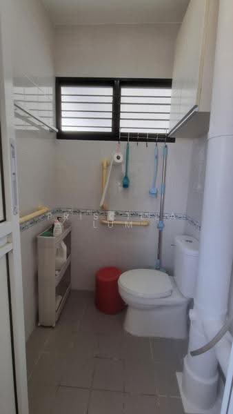 465 Ang Mo Kio Avenue 10, 465 Ang Mo Kio Avenue 10, Ang Mo Kio / Bishan / Thomson, 2 Bedrooms, 883 sqft, HDB Flat For Sale, by Priscilla Lum, 500251140 - Bathroom - PropertyGuru.com.sg