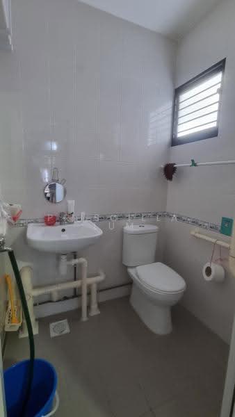 465 Ang Mo Kio Avenue 10, 465 Ang Mo Kio Avenue 10, Ang Mo Kio / Bishan / Thomson, 2 Bedrooms, 883 sqft, HDB Flat For Sale, by Priscilla Lum, 500251140 - Bathroom - PropertyGuru.com.sg