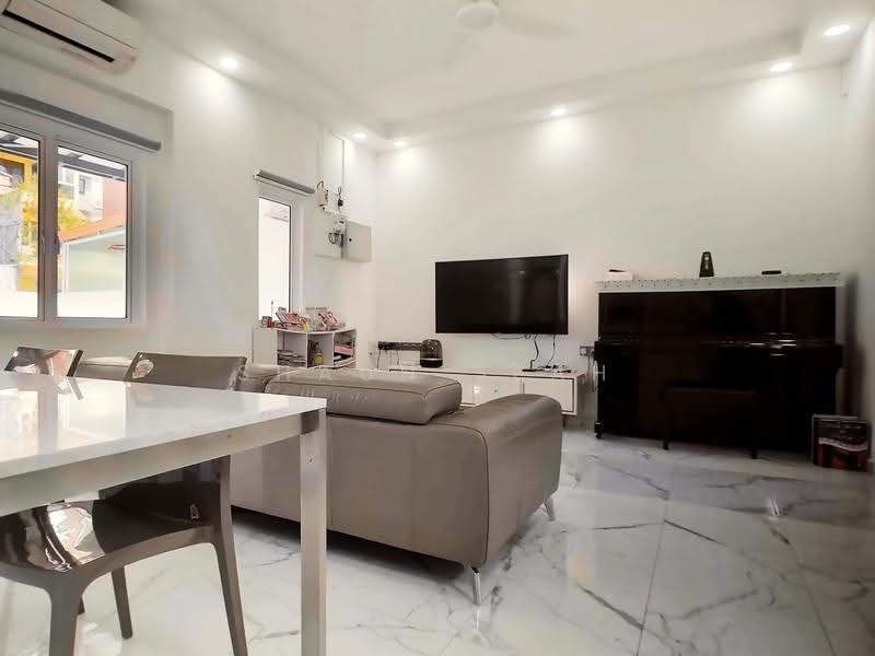 How Sun Park, How Sun Avenue, Hougang / Punggol / Sengkang, 4 Bedrooms, 1,224 sqft, Terraced House For Sale, by Shaun Seah, 500251142 - Living Room - PropertyGuru.com.sg
