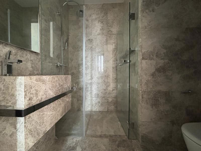 Martin Modern, 8 Martin Place, Orchard / River Valley, 3 Bedrooms, 1,087 sqft, Apartment For Sale, by Jansen Kee, 500251147 - Bathroom - PropertyGuru.com.sg