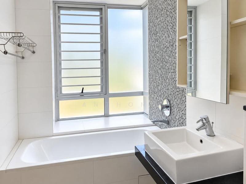 The Lucent, 99 Lorong N Telok Kurau, East Coast / Marine Parade, 4 Bedrooms, 1,970 sqft, Condominium For Rent, by Anthony Low, 500251163 - Bathroom - PropertyGuru.com.sg