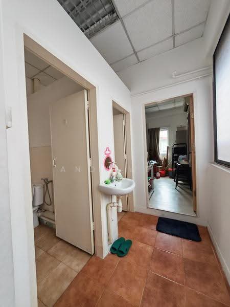 Upper Thomson Road Tuition or Enrichment Centre for Rent, Upper Thomson Road, Ang Mo Kio / Bishan / Thomson, 1,700 sqft, Shop / Shophouse For Rent, by Andy Wee, 500251164 - Bathroom - CommercialGuru.com.sg