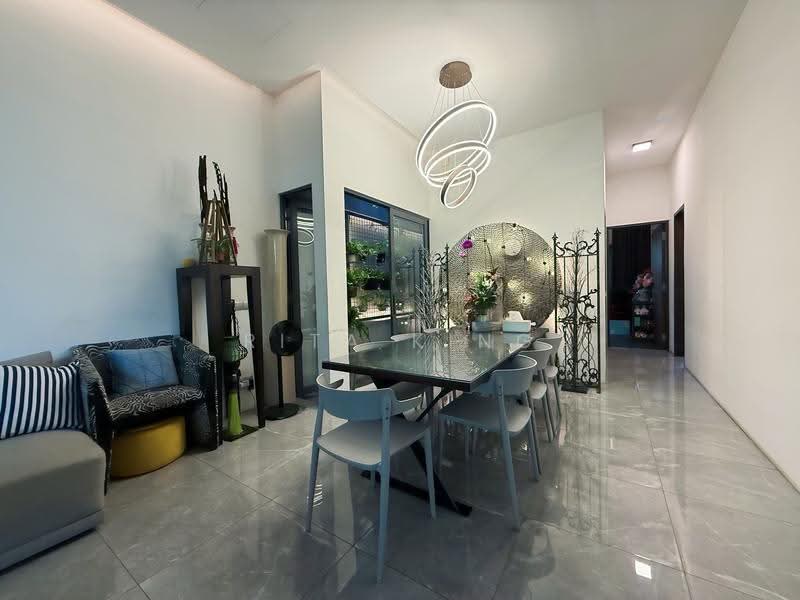Opera Estate, Jalan Bangsawan, East Coast / Marine Parade, 5 Bedrooms, 3,300 sqft, Terraced House For Sale, by Rita King, 500251168 - Living Room - PropertyGuru.com.sg