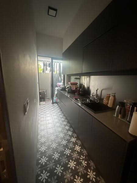 Opera Estate, Jalan Bangsawan, East Coast / Marine Parade, 5 Bedrooms, 3,300 sqft, Terraced House For Sale, by Rita King, 500251168 - Kitchen - PropertyGuru.com.sg