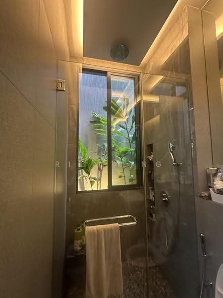 Opera Estate, Jalan Bangsawan, East Coast / Marine Parade, 5 Bedrooms, 3,300 sqft, Terraced House For Sale, by Rita King, 500251168 - Bathroom - PropertyGuru.com.sg