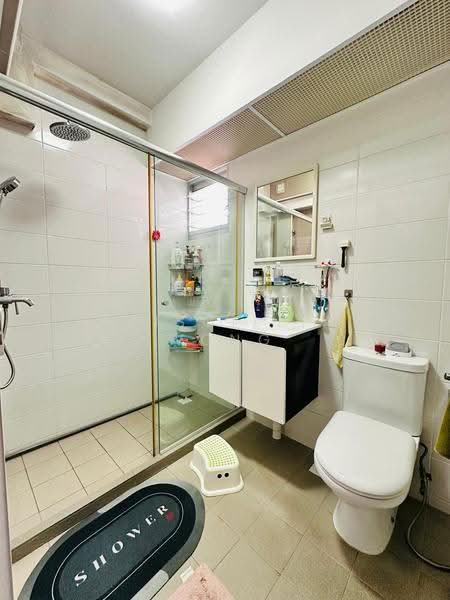 220C Sumang Lane, 220C Sumang Lane, Hougang / Punggol / Sengkang, 3 Bedrooms, 1,001 sqft, HDB Flat For Sale, by Priscillia Wong, 500251183 - Master bath - PropertyGuru.com.sg