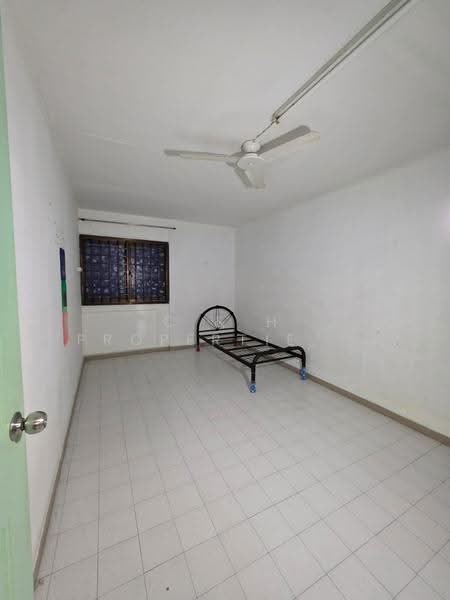 132 Yishun Street 11, 132 Yishun Street 11, Sembawang / Yishun, 3 Bedrooms, 1,119 sqft, HDB Flat For Sale, by PETER, 500251203 - Bedroom - PropertyGuru.com.sg