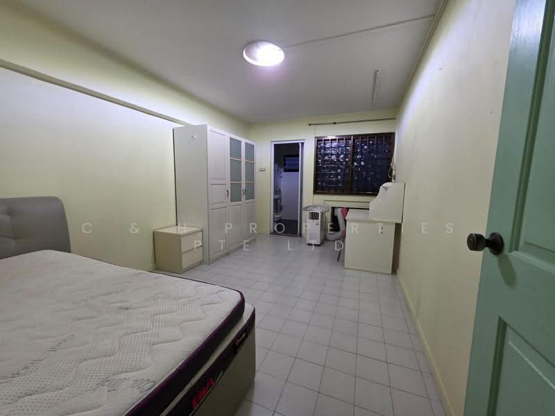 132 Yishun Street 11, 132 Yishun Street 11, Sembawang / Yishun, 3 Bedrooms, 1,119 sqft, HDB Flat For Sale, by PETER, 500251203 - Bedroom - PropertyGuru.com.sg