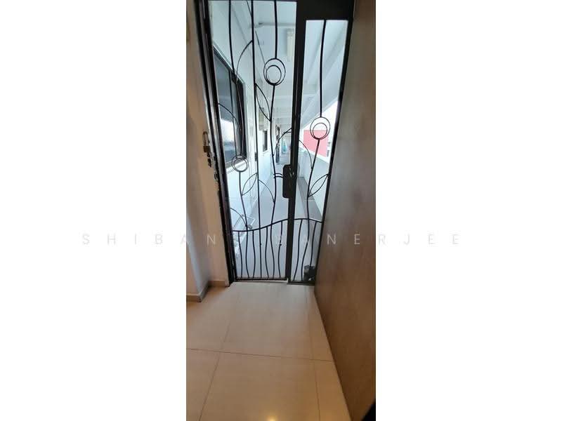 205 Toa Payoh North, 205 Toa Payoh North, Balestier / Toa Payoh, 2 Bedrooms, 818 sqft, HDB Flat For Sale, by Shibani Banerjee, 500251204 - Entrance - PropertyGuru.com.sg