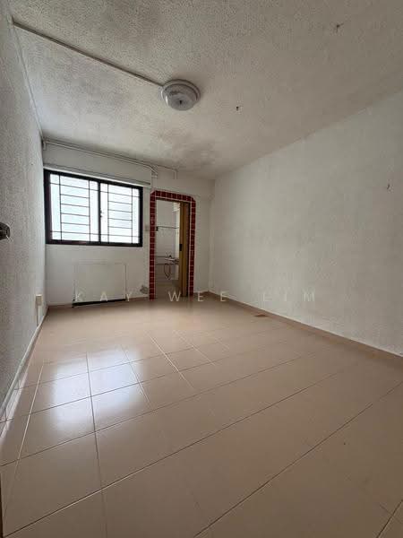 416 Tampines Street 41, 416 Tampines Street 41, Pasir Ris / Tampines, 3 Bedrooms, 904 sqft, HDB Flat For Sale, by Kay Wee Lim, 500251218 - Master Bedroom Original - PropertyGuru.com.sg