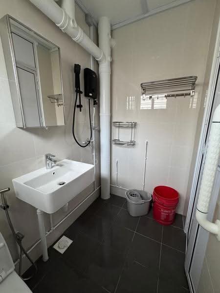 487 Pasir Ris Drive 4, 487 Pasir Ris Drive 4, Pasir Ris / Tampines, Room Rental, 120 sqft, HDB Flat For Rent, by Chloe Yap, 500251238 - Bathroom - PropertyGuru.com.sg