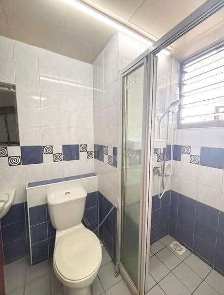 678D Jurong West Street 64, 678D Jurong West Street 64, Boon Lay / Jurong / Tuas, 3 Bedrooms, 1,184 sqft, HDB Flat For Sale, by Kelvin Tan 陈克辉, 500251240 - Bathroom - PropertyGuru.com.sg