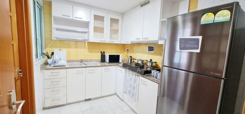 Queens, 10 Stirling Road, Alexandra / Commonwealth, Room Rental, 90 sqft, Condominium For Rent, by Jim Tan, 500251250 - Kitchen - PropertyGuru.com.sg