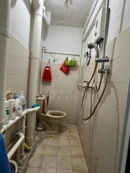 52 Lorong 6 Toa Payoh, 52 Lorong 6 Toa Payoh, Balestier / Toa Payoh, 1 Bedroom, 463 sqft, HDB Flat For Sale, by Dickson Pang, 500251255 - Bathroom - PropertyGuru.com.sg