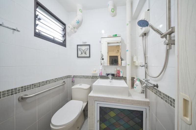 602 Clementi West Street 1, 602 Clementi West Street 1, Buona Vista / West Coast / Clementi New Town, 2 Bedrooms, 721 sqft, HDB Flat For Sale, by Karen Chua, 500251276 - Bathroom - PropertyGuru.com.sg