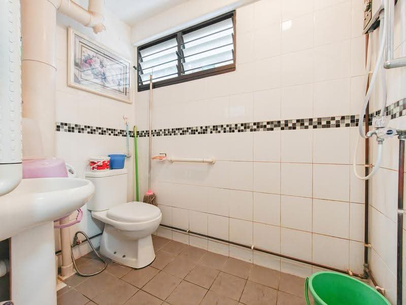 203 Tampines Street 21, 203 Tampines Street 21, Pasir Ris / Tampines, 3 Bedrooms, 1,432 sqft, HDB Flat For Sale, by Aiman Roza, 500251302 - Bathroom - PropertyGuru.com.sg