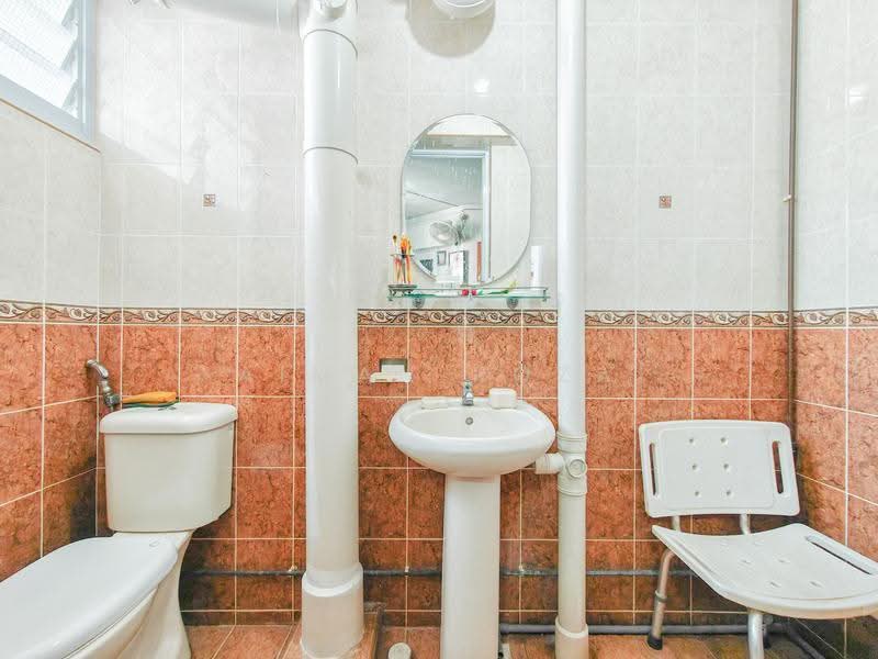 203 Tampines Street 21, 203 Tampines Street 21, Pasir Ris / Tampines, 3 Bedrooms, 1,432 sqft, HDB Flat For Sale, by Aiman Roza, 500251302 - Bathroom - PropertyGuru.com.sg