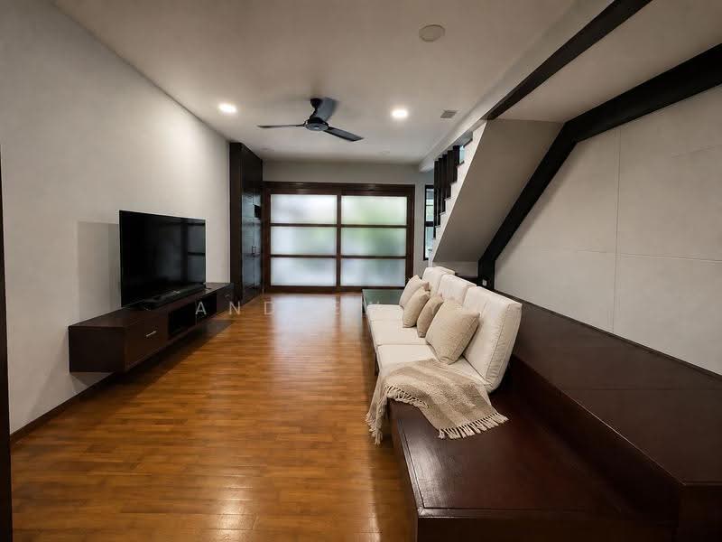 MacPherson Garden Estate, Jalan Gembira, Macpherson / Potong Pasir, 2 Bedrooms, 1,200 sqft, Terraced House For Sale, by Andrew Yek, 500251311 - Living Room - PropertyGuru.com.sg