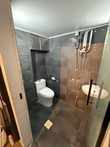 MacPherson Garden Estate, Jalan Gembira, Macpherson / Potong Pasir, 2 Bedrooms, 1,200 sqft, Terraced House For Sale, by Andrew Yek, 500251311 - Bathroom - PropertyGuru.com.sg