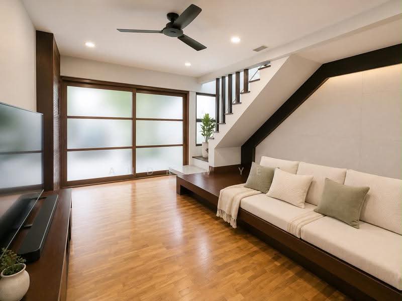 MacPherson Garden Estate, Jalan Gembira, Macpherson / Potong Pasir, 2 Bedrooms, 1,200 sqft, Terraced House For Sale, by Andrew Yek, 500251311 - Living Room - PropertyGuru.com.sg