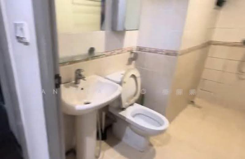 48 Strathmore Avenue, 48 Strathmore Avenue, Alexandra / Commonwealth, 3 Bedrooms, 968 sqft, HDB Flat For Rent, by Anthea Yeo 杨丽娇, 500251320 - Bathroom - PropertyGuru.com.sg