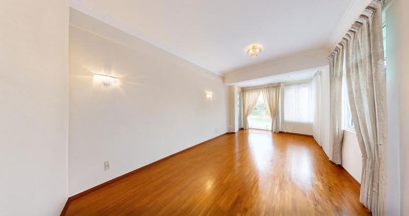 ★ GIANT ★ DISTRICT 19 Serangoon Gardens Semi-Detached Home | Move-in Condition, Cooling Close, Chartwell Drive, Conway Grove, Hougang / Punggol / Sengkang, 6 Bedrooms, 4,000 sqft, Semi-Detached House For Sale, by Jackie Chew, 500251346 - Living Room - PropertyGuru.com.sg