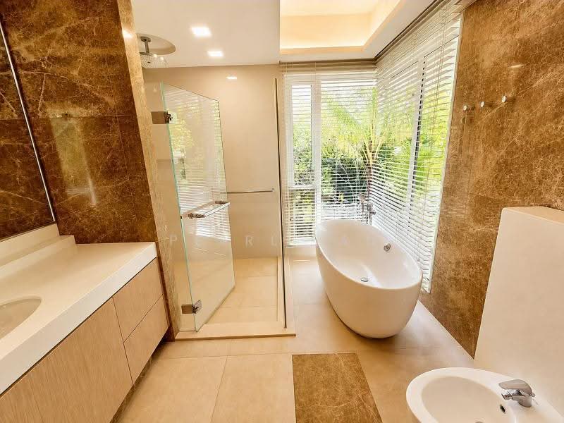 NEW EXCLUSIVE RARE TROPHY GCB in CHATSWORTH PARK W LIFT/ POOL + UNBLOCKED VIEWS PEARL91890081, bishopsgafe, Chatsworth, Jervois , Mount echo, Tanglin / Holland / Bukit Timah, 9 Bedrooms, 17,000 sqft, Good Class Bungalow For Sale, by Pearl Tan, 500251352 - Bathroom - PropertyGuru.com.sg