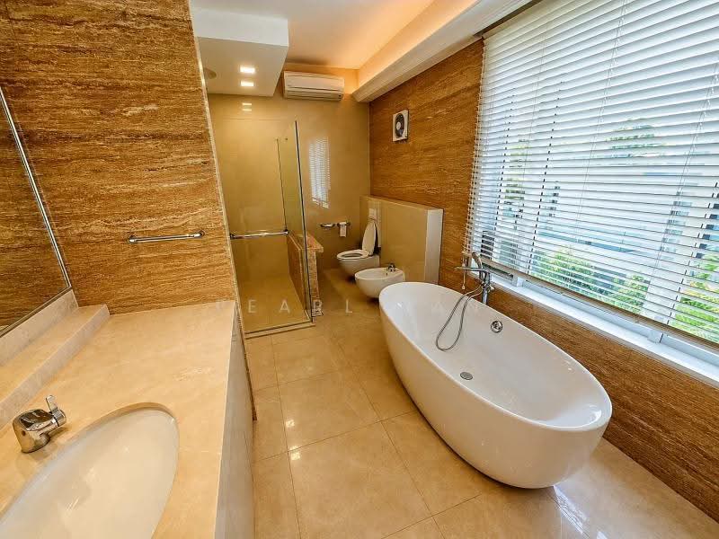 NEW EXCLUSIVE RARE TROPHY GCB in CHATSWORTH PARK W LIFT/ POOL + UNBLOCKED VIEWS PEARL91890081, bishopsgafe, Chatsworth, Jervois , Mount echo, Tanglin / Holland / Bukit Timah, 9 Bedrooms, 17,000 sqft, Good Class Bungalow For Sale, by Pearl Tan, 500251352 - Bathroom - PropertyGuru.com.sg